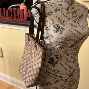 Brand name used small purse